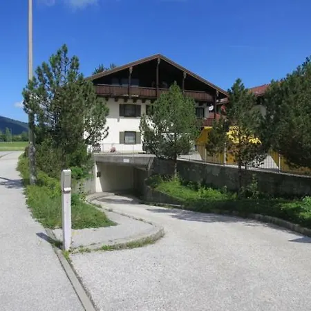 App. 337 Mit Blick Auf Berge *